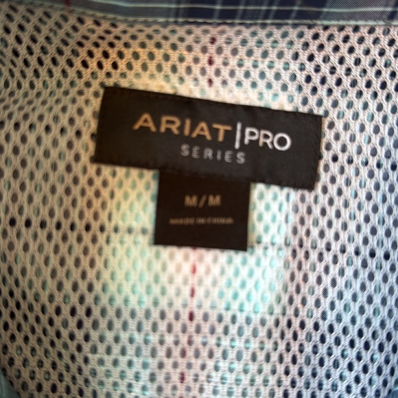 30 % off for party! NWT Ariat brand Men's Blue Plaid Short Sleeve Shirt - Picture 5 of 10